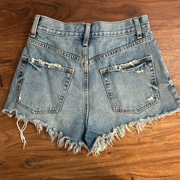 Size 2 Zara jeans shorts good condition - Picture 2 of 3